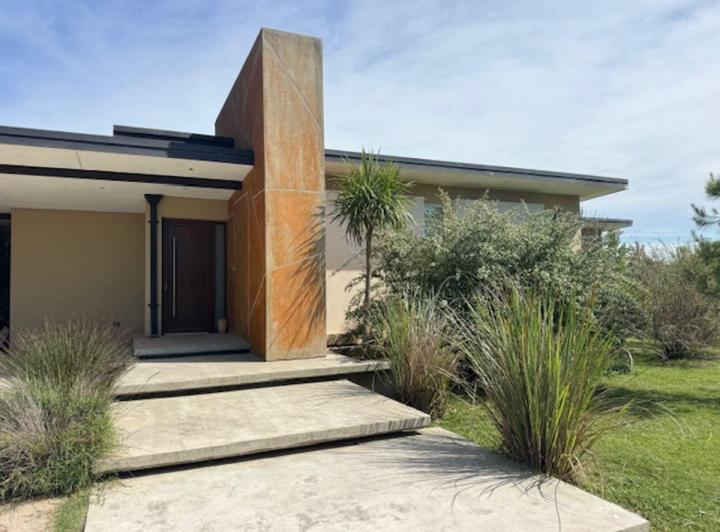 Casa · 176m² · 6 Ambientes · 1 Cochera