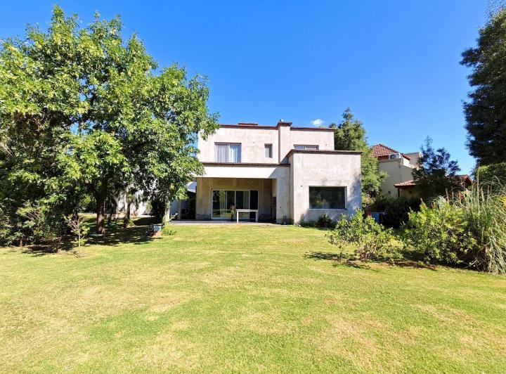 Casa · 92m² · 3 Ambientes · 1 Cochera