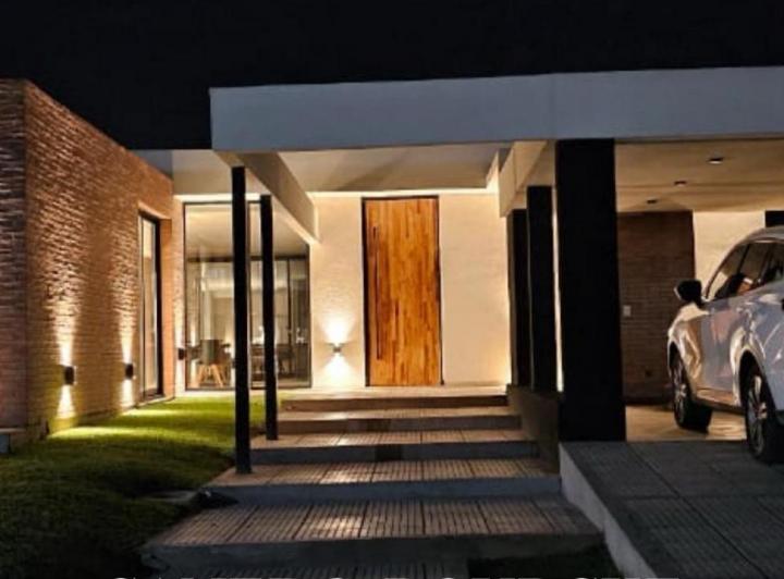 Casa · 183m² · 1 Ambiente · 4 Cocheras