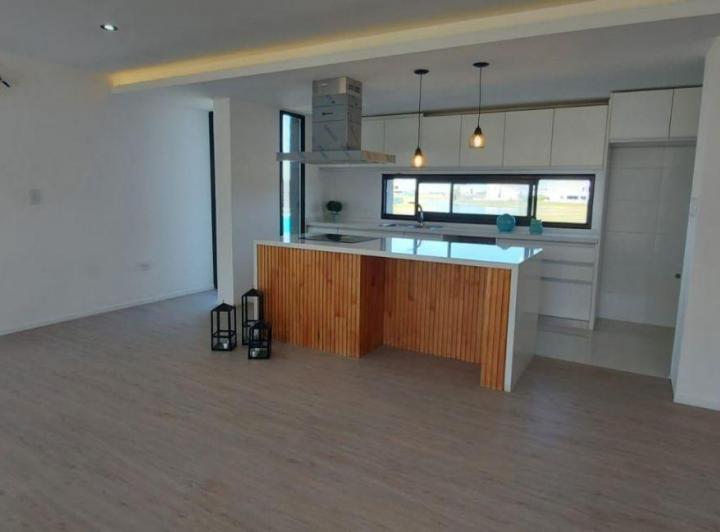 Casa · 120m² · 2 Ambientes · 2 Cocheras