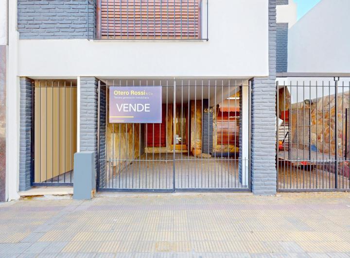 Casa · 222m² · 6 Ambientes · 2 Cocheras