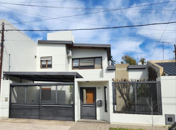 Casa · 145m² · 6 Ambientes · 1 Cochera
