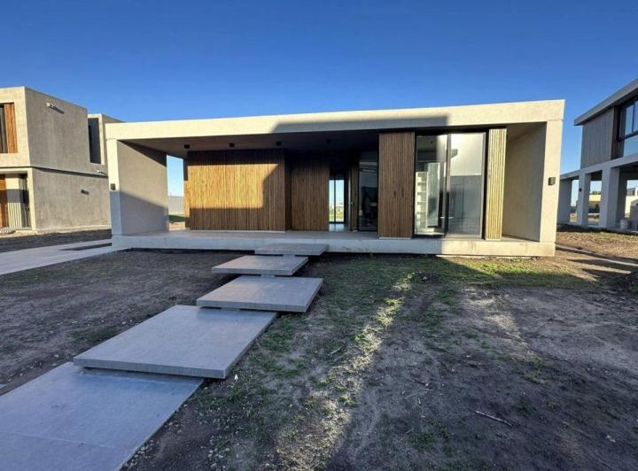 Casa · 172m² · 4 Ambientes · 1 Cochera