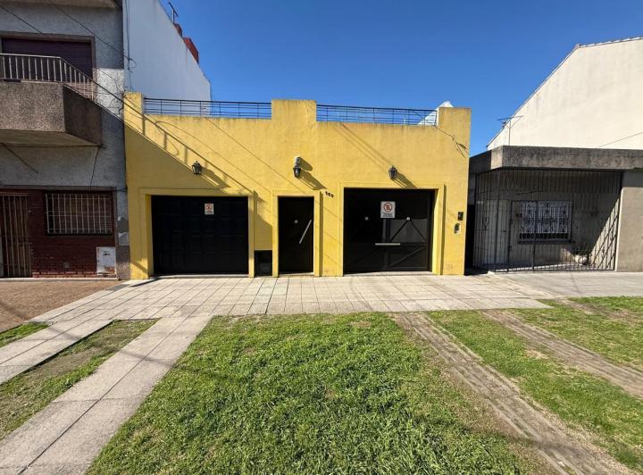 Casa · 182m² · 4 Ambientes · 2 Cocheras