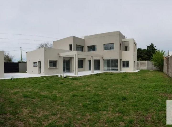 Casa · 280m² · 5 Ambientes