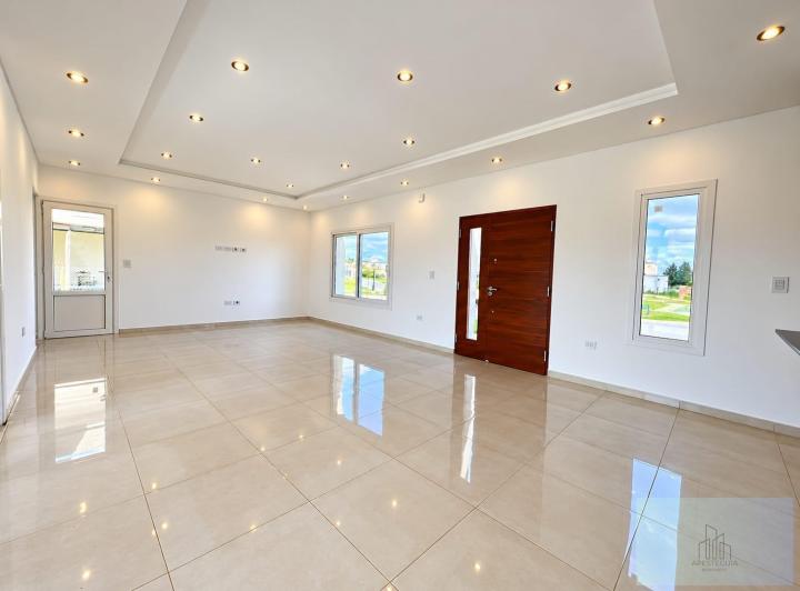 Casa · 122m² · 4 Ambientes · 2 Cocheras