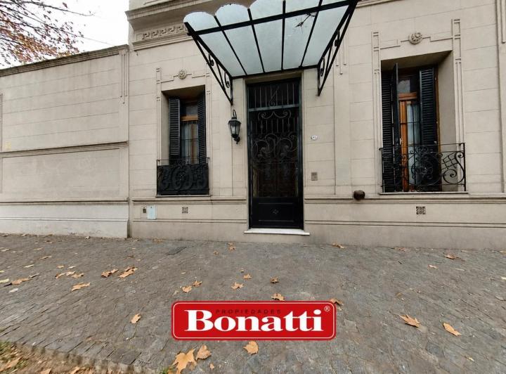 Casa · 218m² · 5 Ambientes · 2 Cocheras