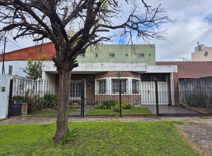 Casa · 120m² · 5 Ambientes · 2 Cocheras