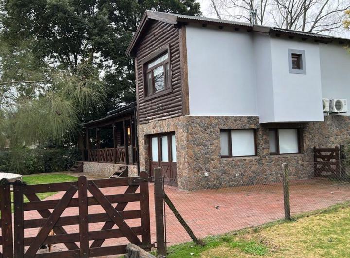 Casa · 200m² · 4 Ambientes · 1 Cochera