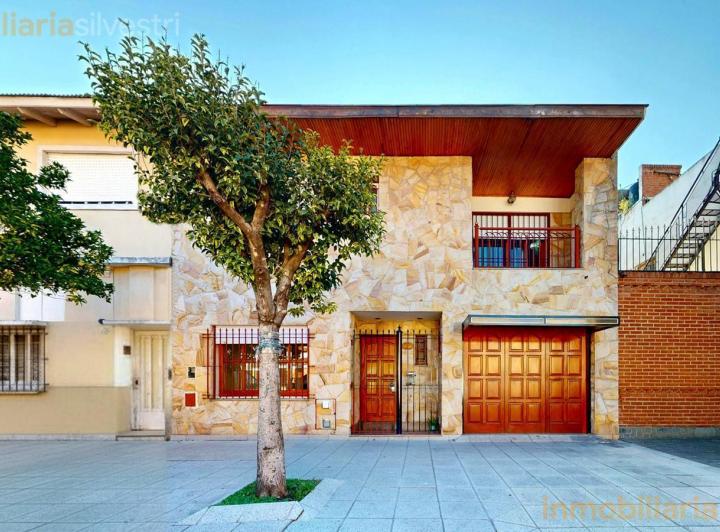 Casa · 315m² · 5 Ambientes · 1 Cochera