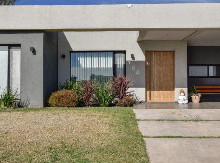 Casa · 182m² · 4 Ambientes · 2 Cocheras