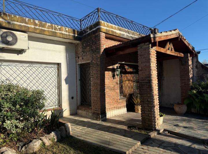 Casa · 145m² · 6 Ambientes · 1 Cochera