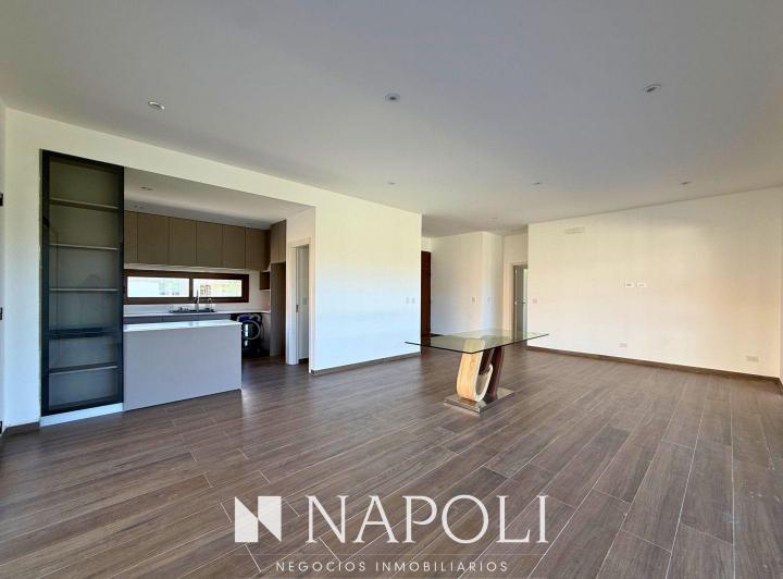 Casa · 206m² · 5 Ambientes · 2 Cocheras