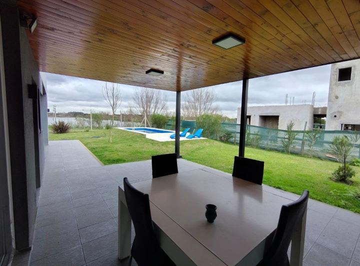 Casa · 170m² · 4 Ambientes · 2 Cocheras