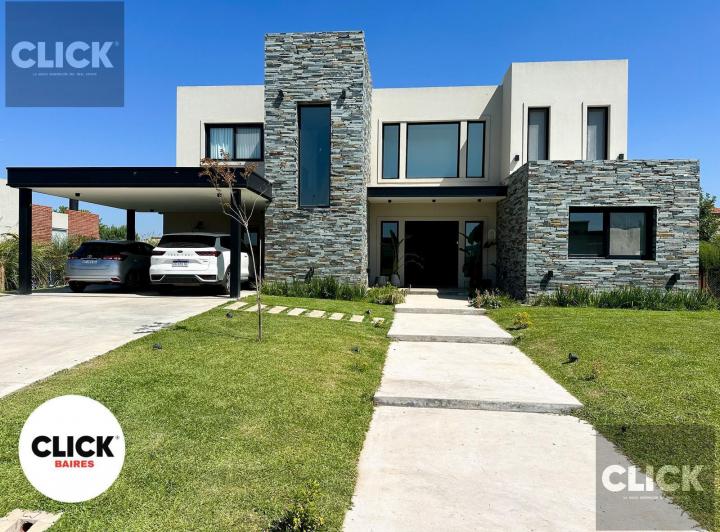 Casa · 240m² · 6 Ambientes · 4 Cocheras