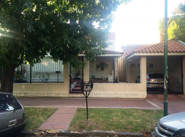 Casa · 200m² · 3 Ambientes · 2 Cocheras