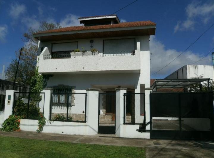 Casa · 162m² · 7 Ambientes · 3 Cocheras