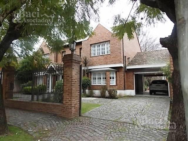 Casa · 300m² · 7 Ambientes
