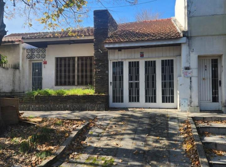 Casa · 130m² · 4 Ambientes · 1 Cochera