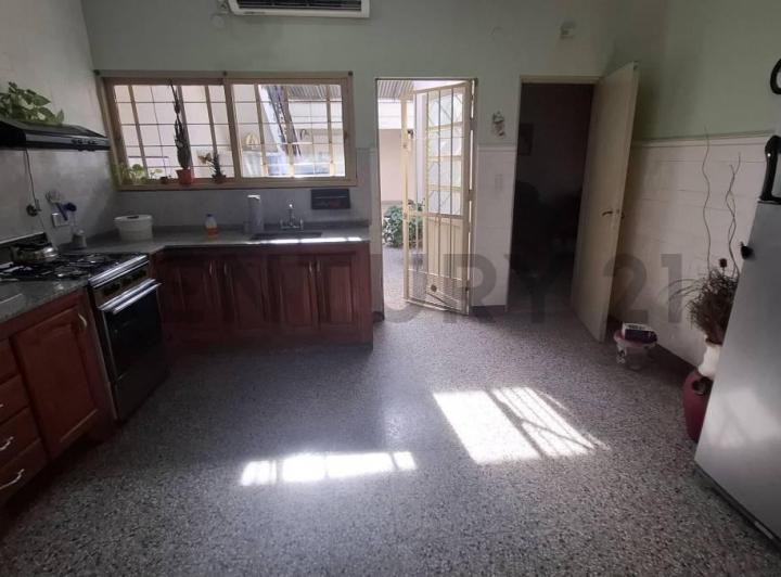 Casa · 135m² · 4 Ambientes · 2 Cocheras