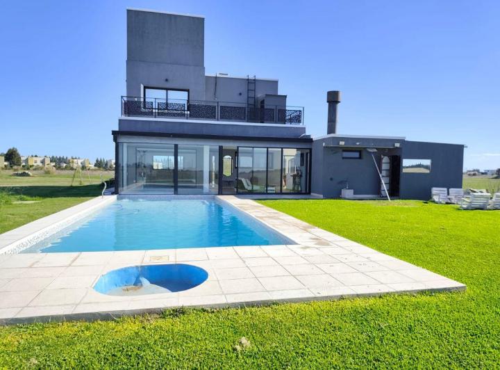 Casa · 250m² · 5 Ambientes