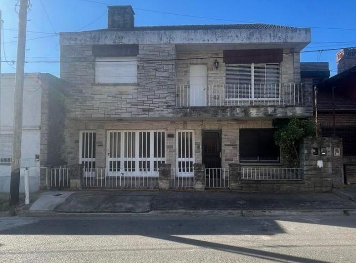 Casa · 200m² · 5 Ambientes · 1 Cochera