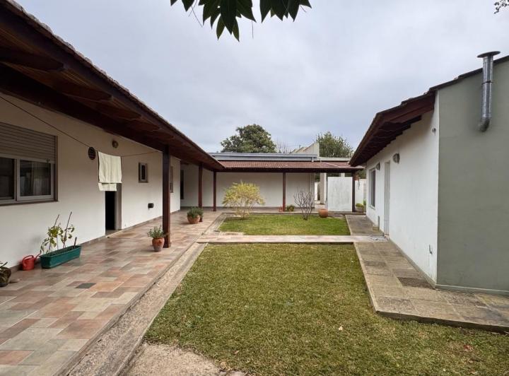 Casa · 291m² · 5 Ambientes · 2 Cocheras