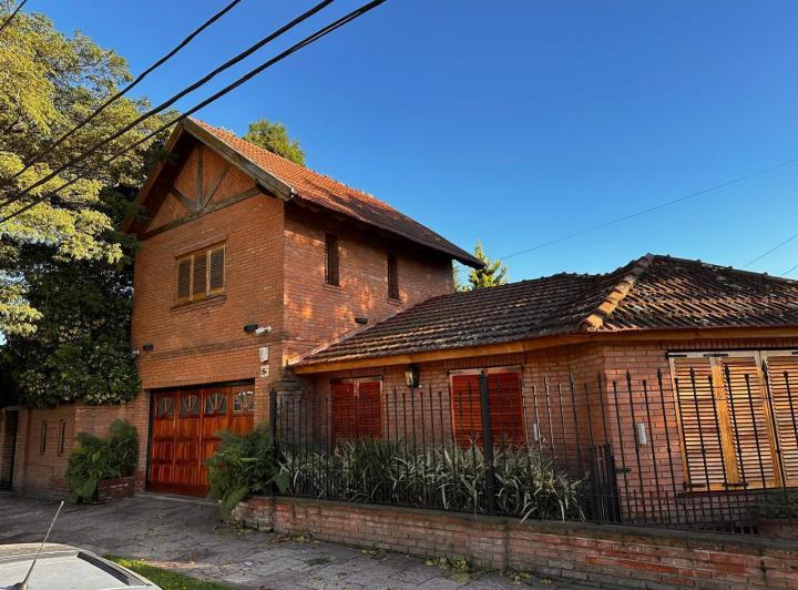 Casa · 150m² · 6 Ambientes · 2 Cocheras