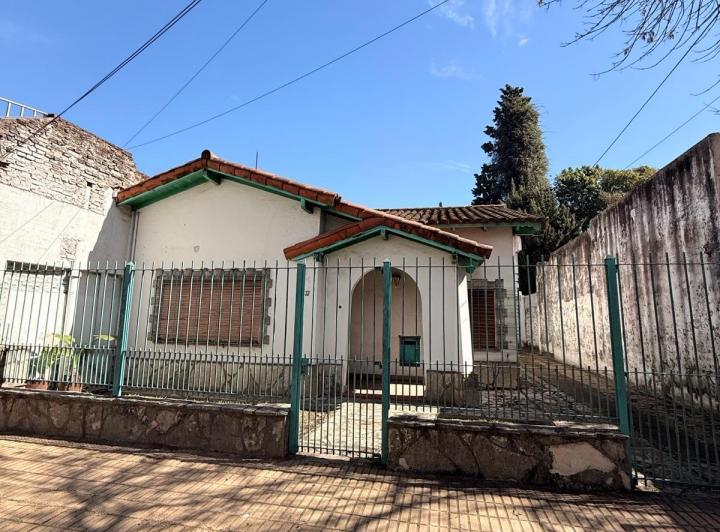 Casa · 160m² · 5 Ambientes · 3 Cocheras