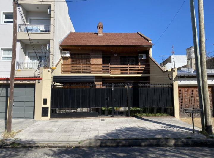 Casa · 266m² · 5 Ambientes · 2 Cocheras