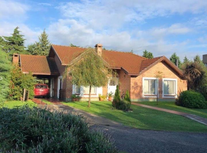 Casa · 135m² · 4 Ambientes · 1 Cochera