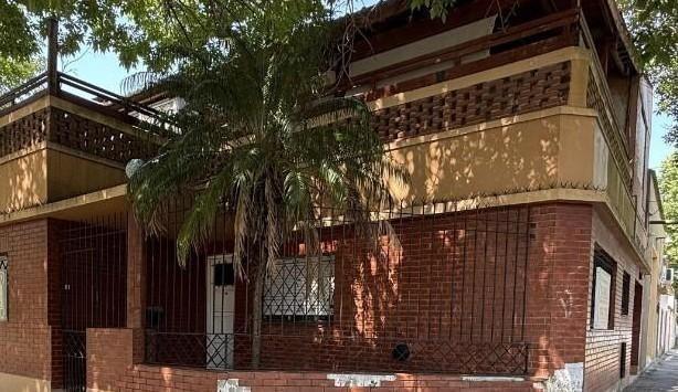 Casa · 220m² · 6 Ambientes · 1 Cochera