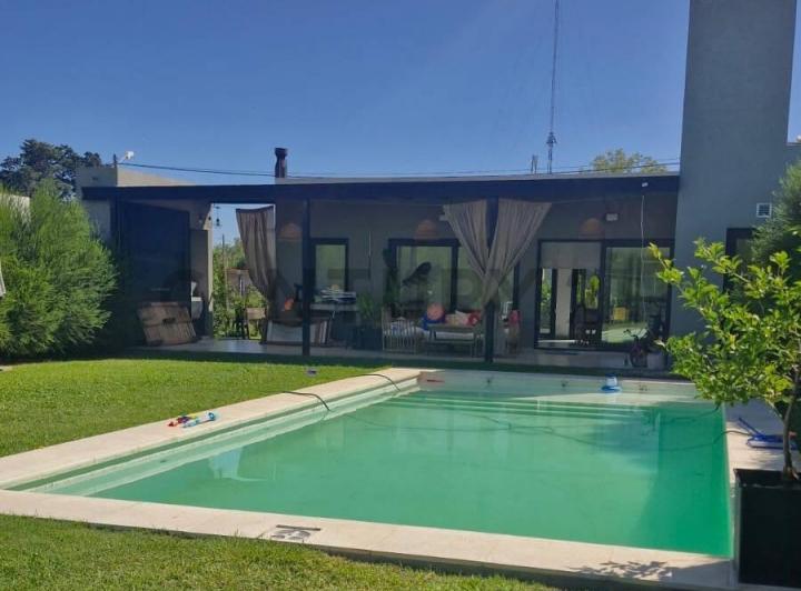 Casa · 100m² · 3 Ambientes · 2 Cocheras