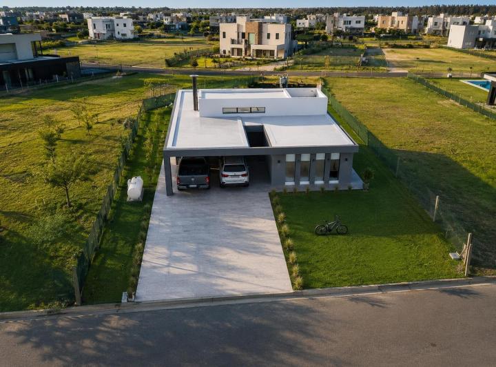 Casa · 150m² · 4 Ambientes · 5 Cocheras
