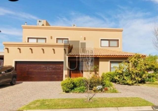 Casa · 317m² · 6 Ambientes