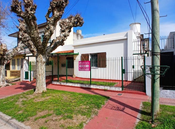 Casa · 126m² · 4 Ambientes · 1 Cochera