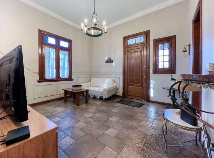 Casa · 143m² · 7 Ambientes · 1 Cochera