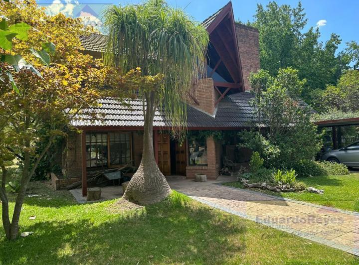Casa · 220m² · 4 Ambientes