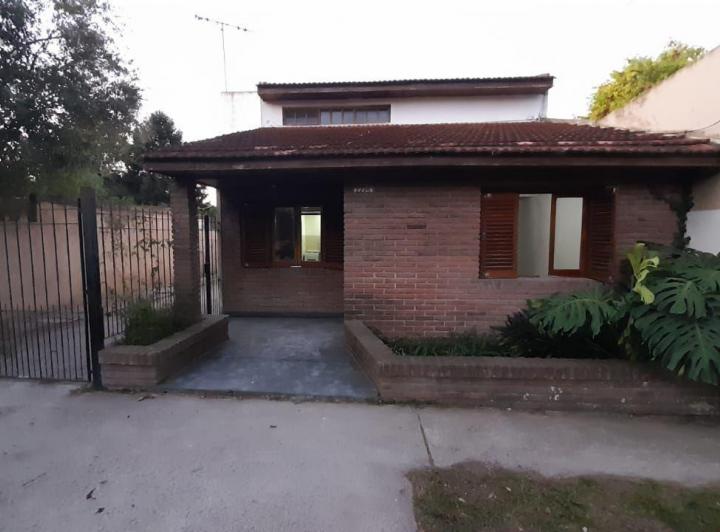 Casa · 140m² · 3 Ambientes · 2 Cocheras