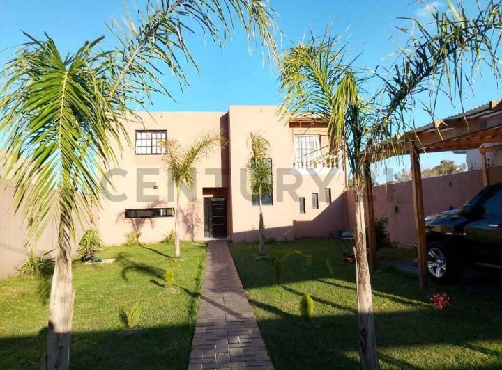 Casa · 312m² · 5 Ambientes · 2 Cocheras