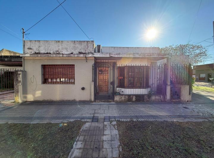 Casa · 104m² · 3 Ambientes · 1 Cochera