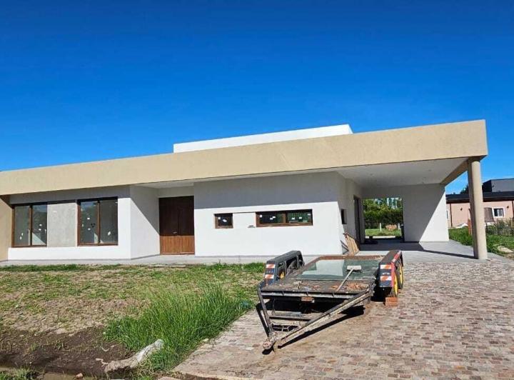 Casa · 206m² · 5 Ambientes · 4 Cocheras