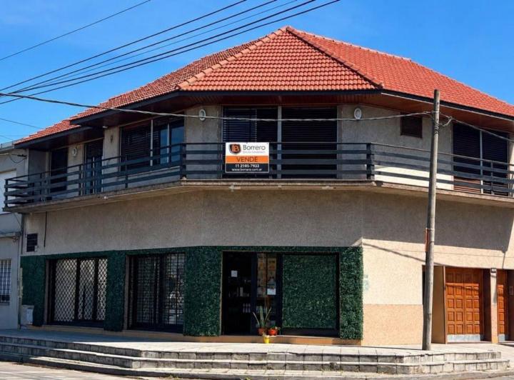 Casa · 155m² · 2 Ambientes · 1 Cochera