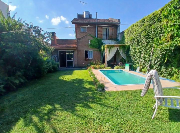 Casa · 110m² · 3 Ambientes · 1 Cochera