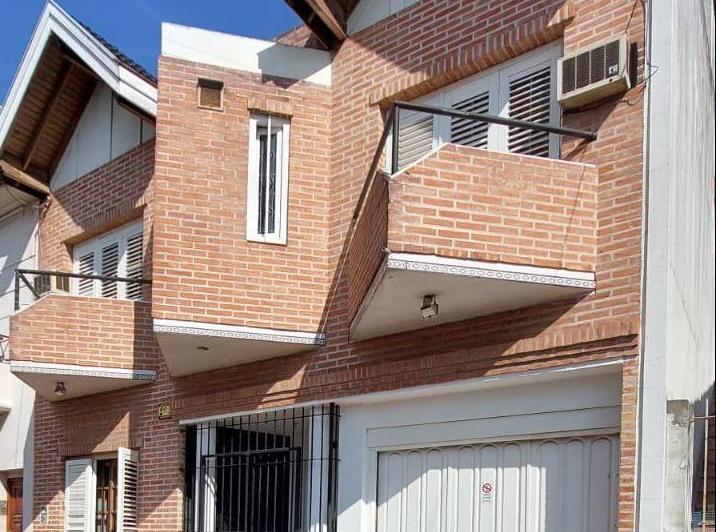 Casa · 194m² · 5 Ambientes · 1 Cochera