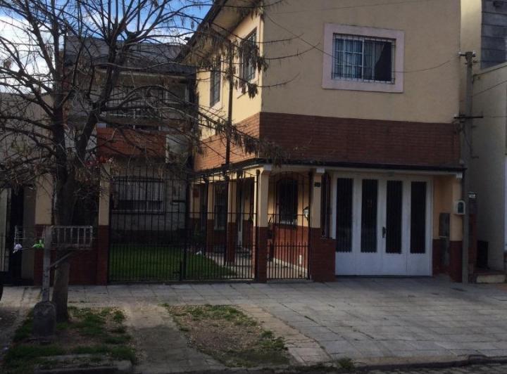 Casa · 208m² · 4 Ambientes · 2 Cocheras