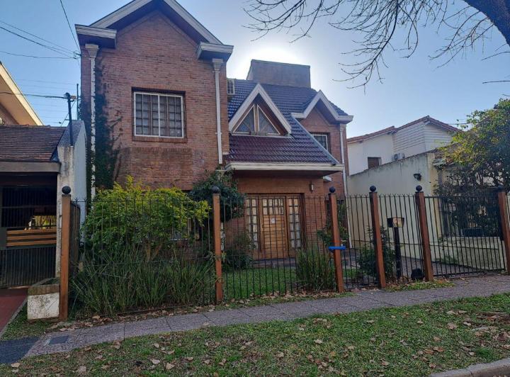 Casa · 255m² · 4 Ambientes · 1 Cochera