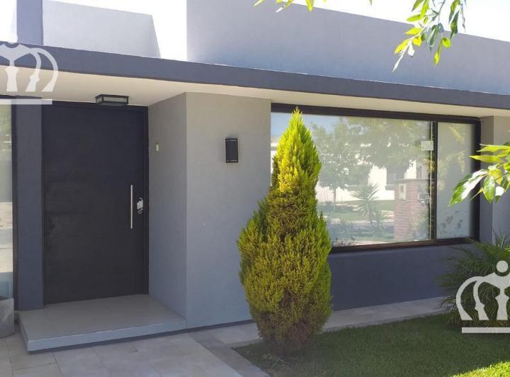 Casa · 182m² · 5 Ambientes · 1 Cochera