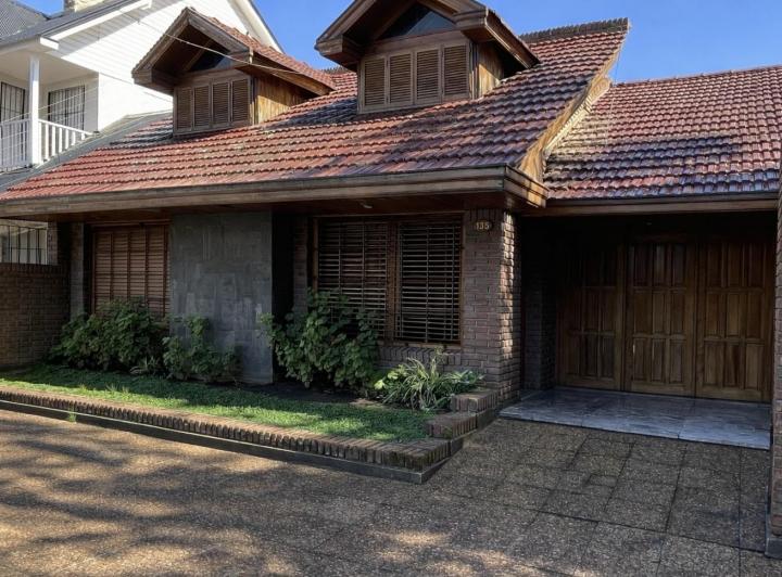 Casa · 180m² · 4 Ambientes · 1 Cochera