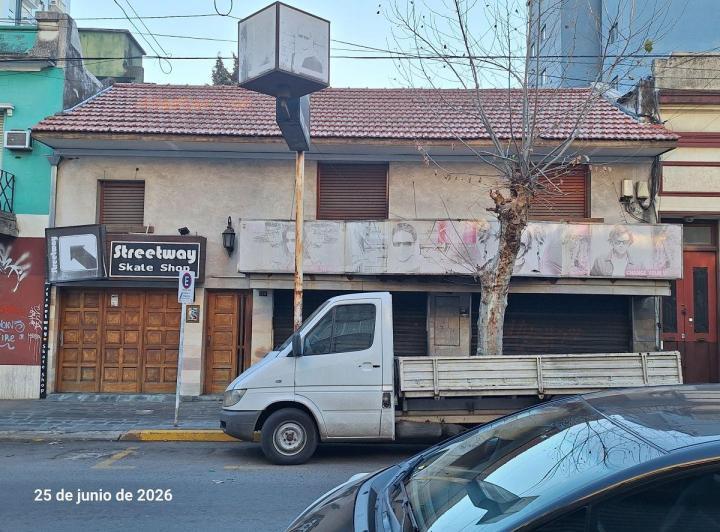 Casa · 305m² · 5 Ambientes · 1 Cochera